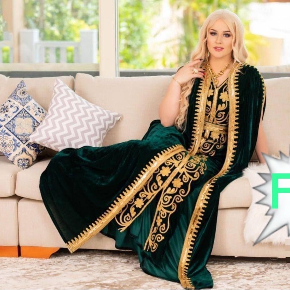 NWT Beautiful outfit for Queens .